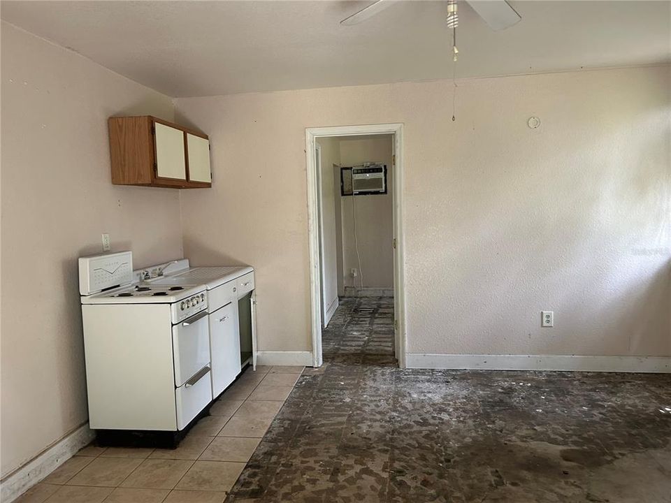 Active With Contract: $98,000 (3 beds, 1 baths, 1159 Square Feet)