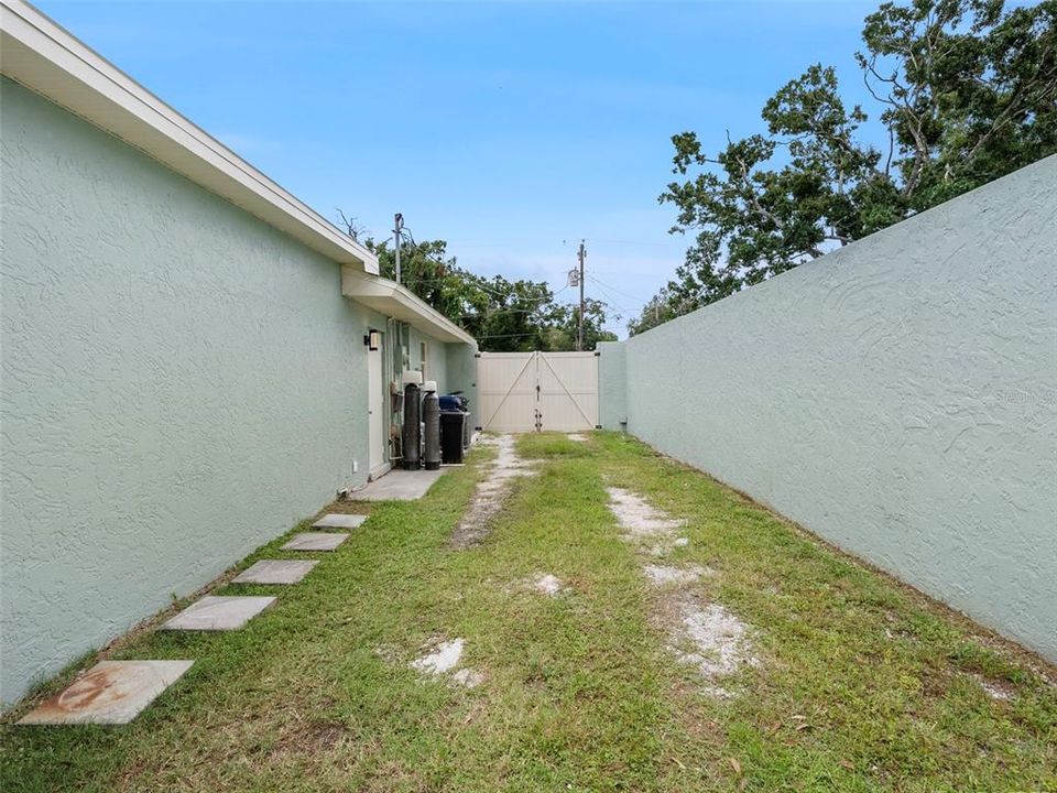 For Sale: $679,000 (3 beds, 2 baths, 2250 Square Feet)