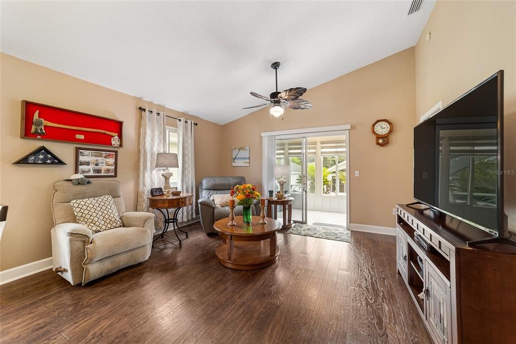 Active With Contract: $225,900 (2 beds, 2 baths, 1260 Square Feet)