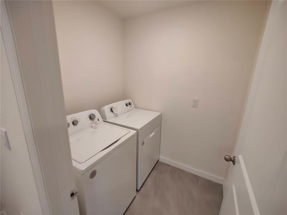 For Rent: $2,000 (4 beds, 2 baths, 1832 Square Feet)