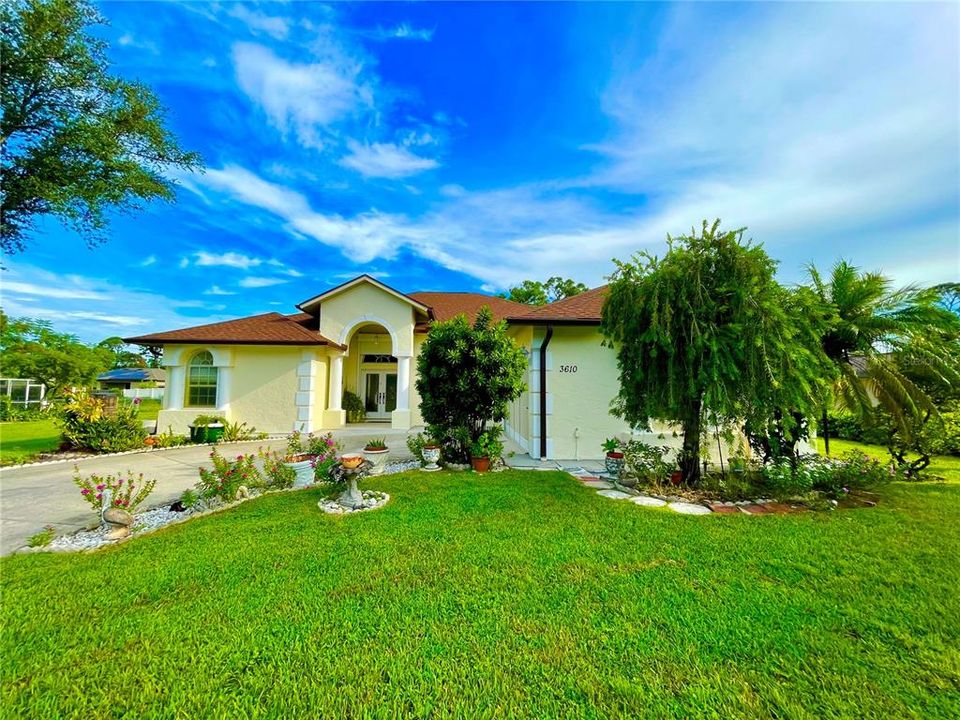 For Sale: $419,900 (3 beds, 2 baths, 2412 Square Feet)