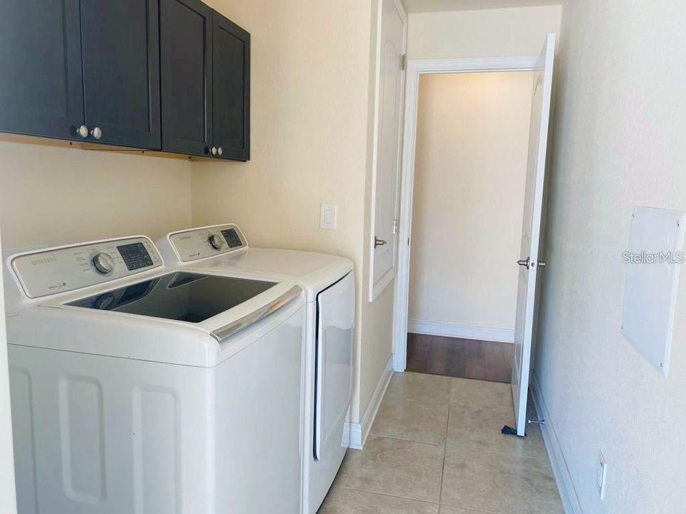 For Rent: $2,400 (3 beds, 2 baths, 1858 Square Feet)