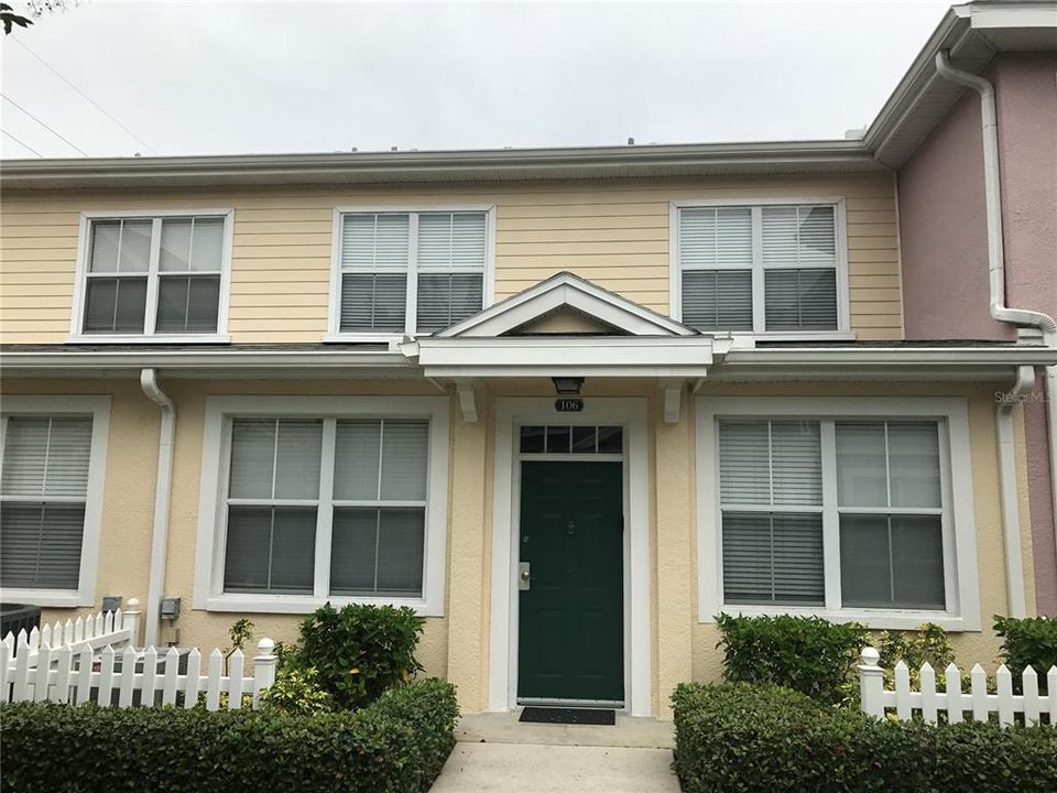 For Rent: $1,995 (3 beds, 2 baths, 1296 Square Feet)