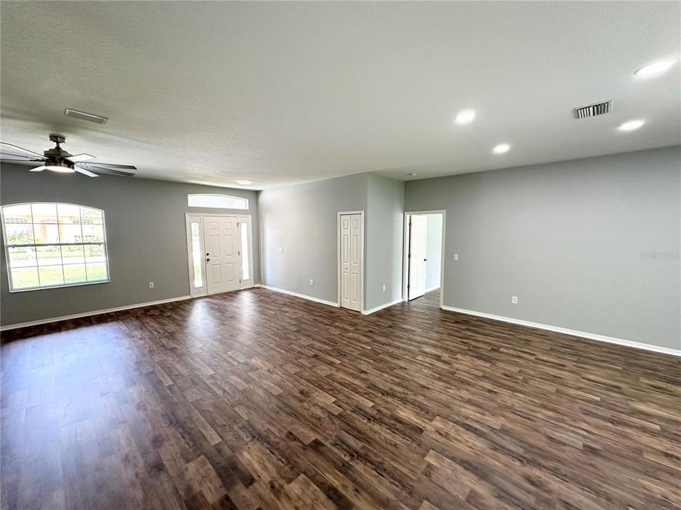 For Sale: $349,900 (4 beds, 2 baths, 2362 Square Feet)