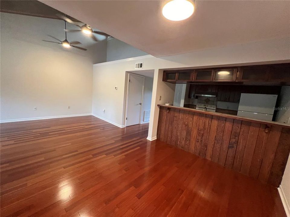 For Rent: $1,950 (2 beds, 2 baths, 1139 Square Feet)