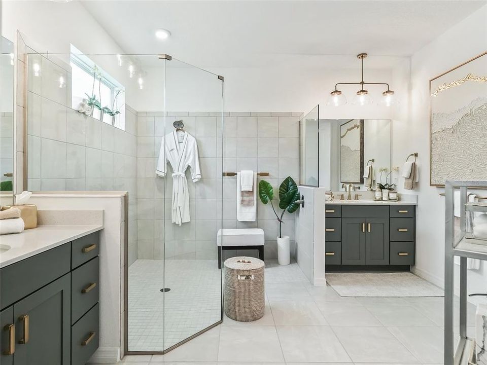 Large Ensuite with Dual Sinks & Roman Shower