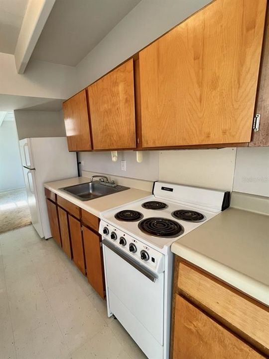 For Sale: $102,000 (1 beds, 1 baths, 648 Square Feet)