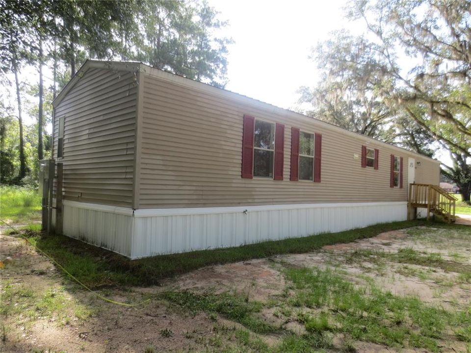 For Sale: $124,900 (2 beds, 2 baths, 924 Square Feet)