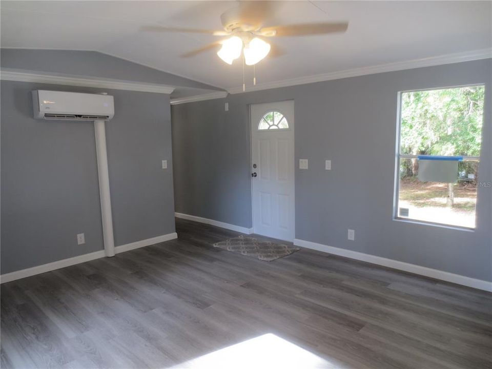 For Sale: $124,900 (2 beds, 2 baths, 924 Square Feet)