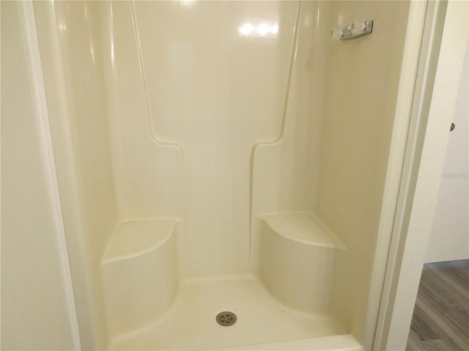 For Sale: $124,900 (2 beds, 2 baths, 924 Square Feet)