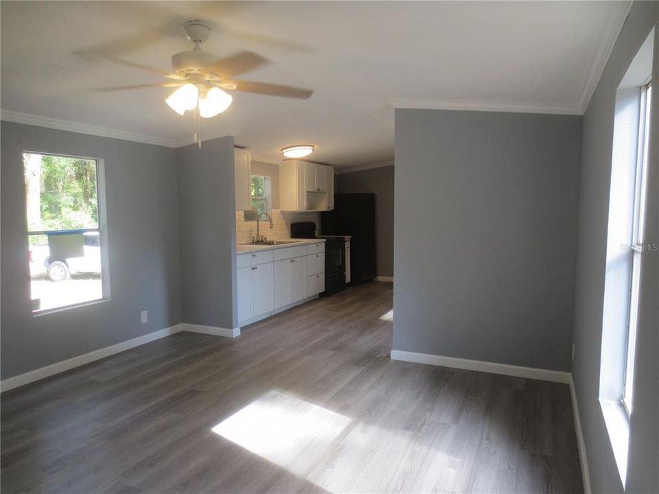 For Sale: $124,900 (2 beds, 2 baths, 924 Square Feet)