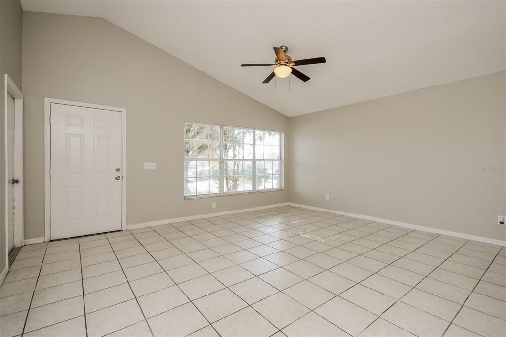 For Rent: $1,725 (3 beds, 2 baths, 1182 Square Feet)