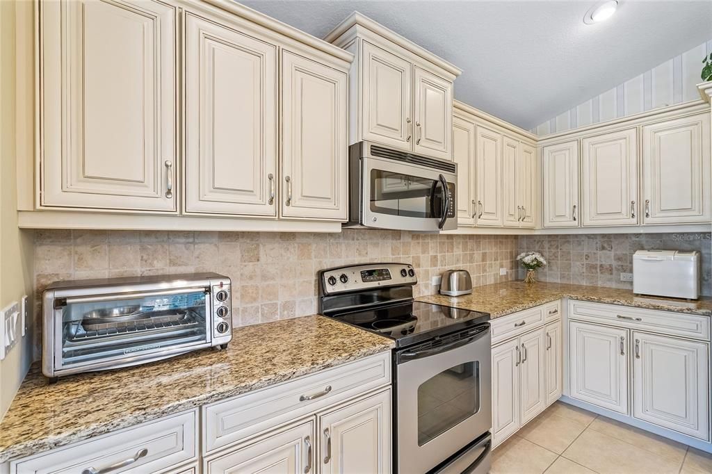 For Sale: $377,500 (2 beds, 2 baths, 1258 Square Feet)