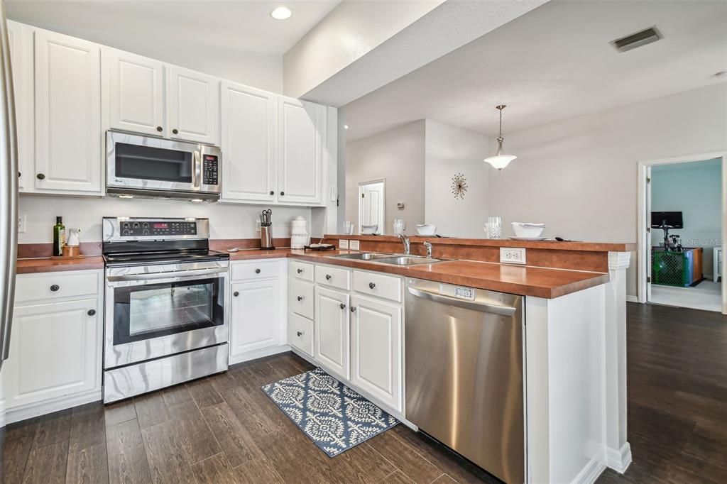 Active With Contract: $380,000 (3 beds, 2 baths, 1509 Square Feet)