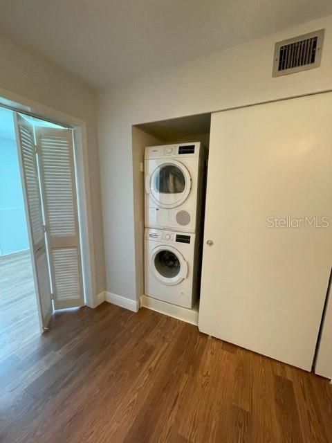 For Rent: $1,700 (2 beds, 2 baths, 1100 Square Feet)