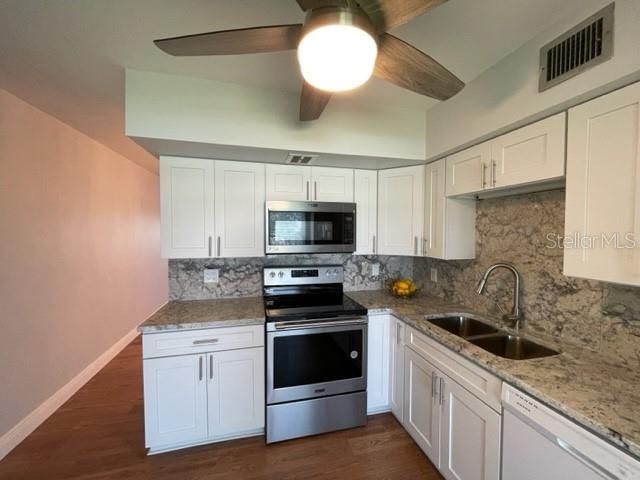 For Rent: $1,700 (2 beds, 2 baths, 1100 Square Feet)