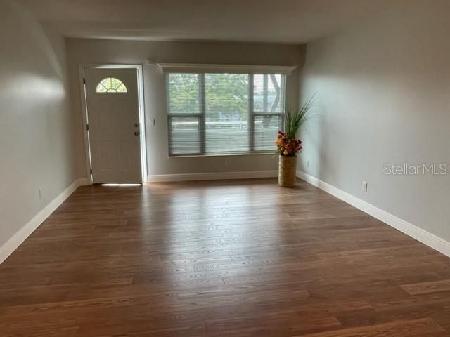 For Rent: $1,700 (2 beds, 2 baths, 1100 Square Feet)