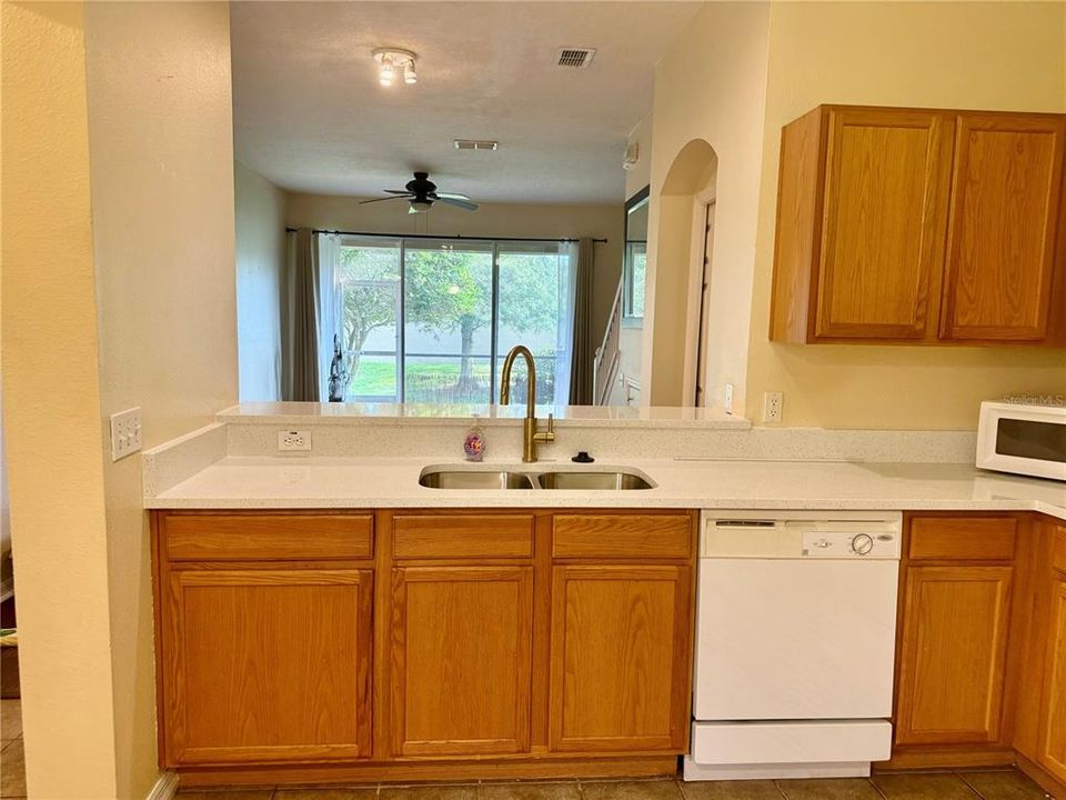 For Rent: $1,950 (2 beds, 2 baths, 1240 Square Feet)