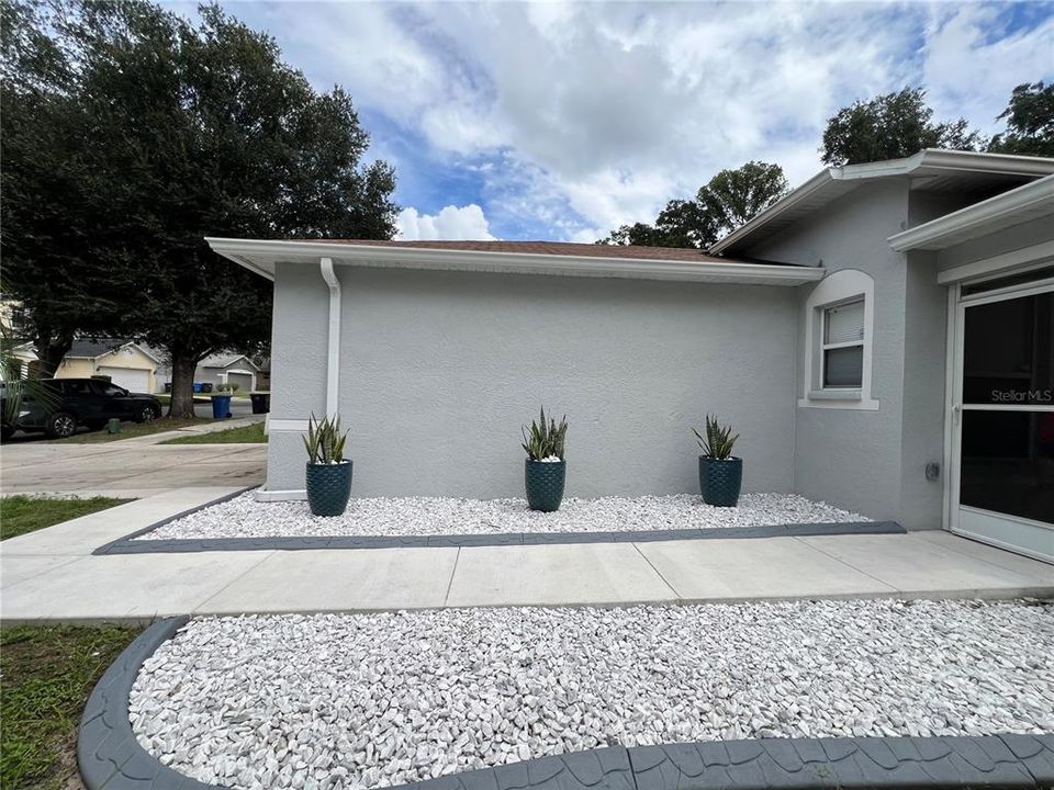 For Sale: $387,500 (3 beds, 2 baths, 1287 Square Feet)