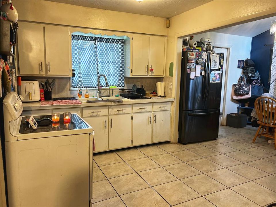 Active With Contract: $190,000 (2 beds, 1 baths, 864 Square Feet)