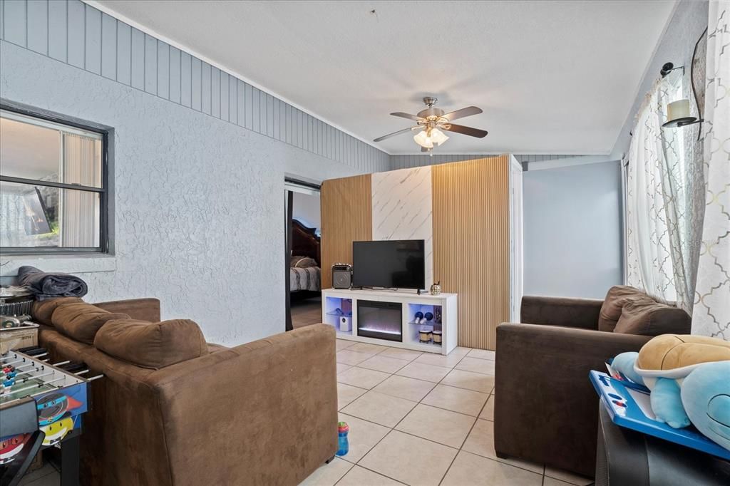 For Sale: $335,000 (3 beds, 2 baths, 1828 Square Feet)