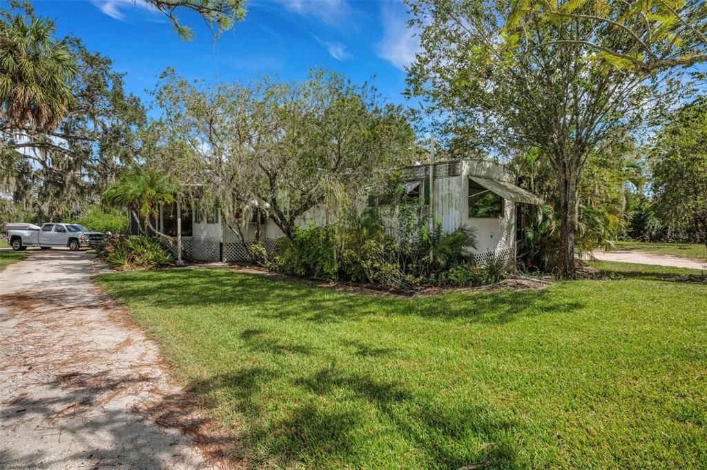 For Sale: $750,000 (2 beds, 2 baths, 1560 Square Feet)