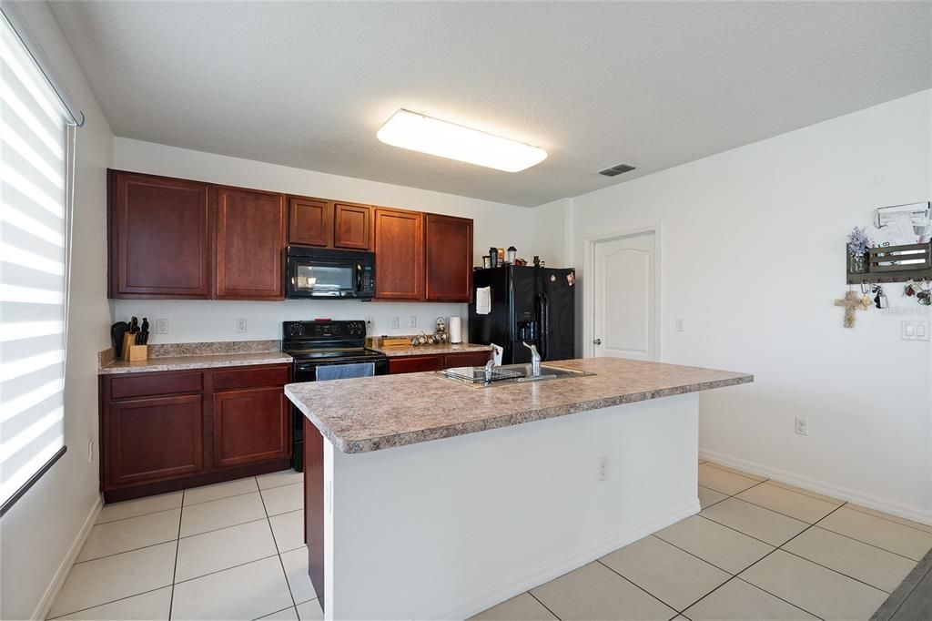 For Sale: $425,000 (4 beds, 2 baths, 2526 Square Feet)