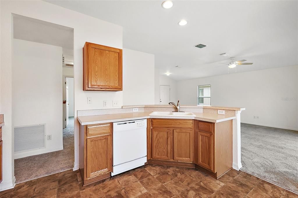 For Sale: $279,900 (2 beds, 2 baths, 1346 Square Feet)