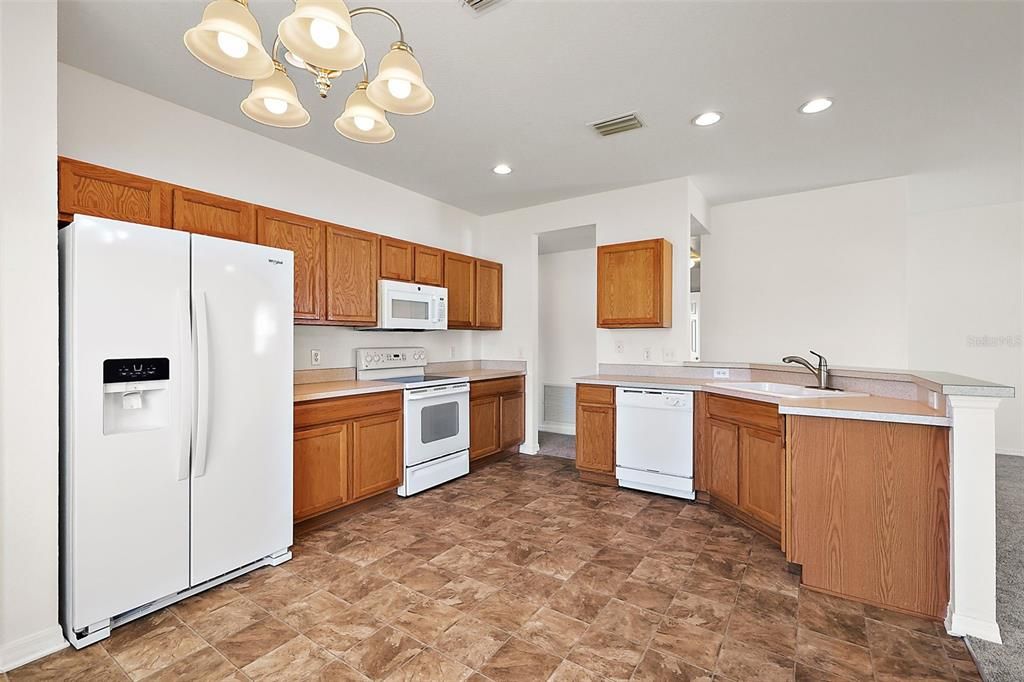 For Sale: $279,900 (2 beds, 2 baths, 1346 Square Feet)