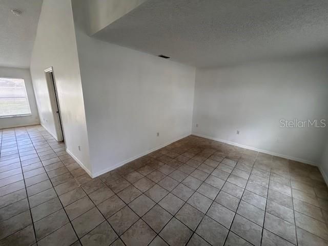 For Rent: $1,950 (3 beds, 2 baths, 1390 Square Feet)