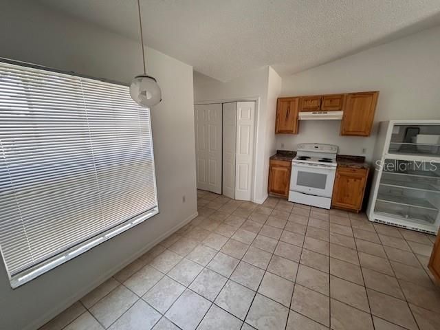 For Rent: $1,950 (3 beds, 2 baths, 1390 Square Feet)