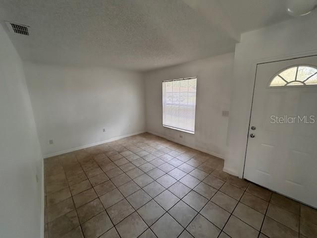 For Rent: $1,950 (3 beds, 2 baths, 1390 Square Feet)