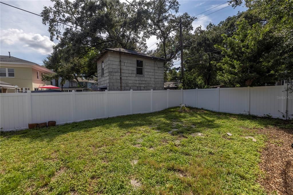 Active With Contract: $980,490 (4 beds, 2 baths, 2122 Square Feet)