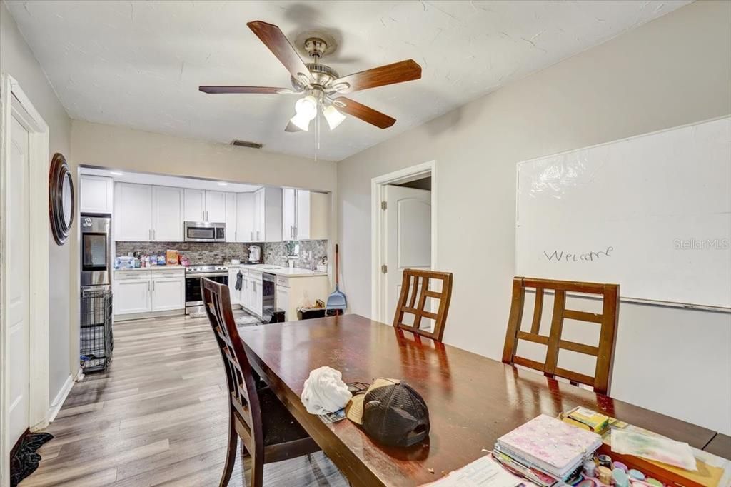 For Sale: $389,900 (2 beds, 1 baths, 1376 Square Feet)