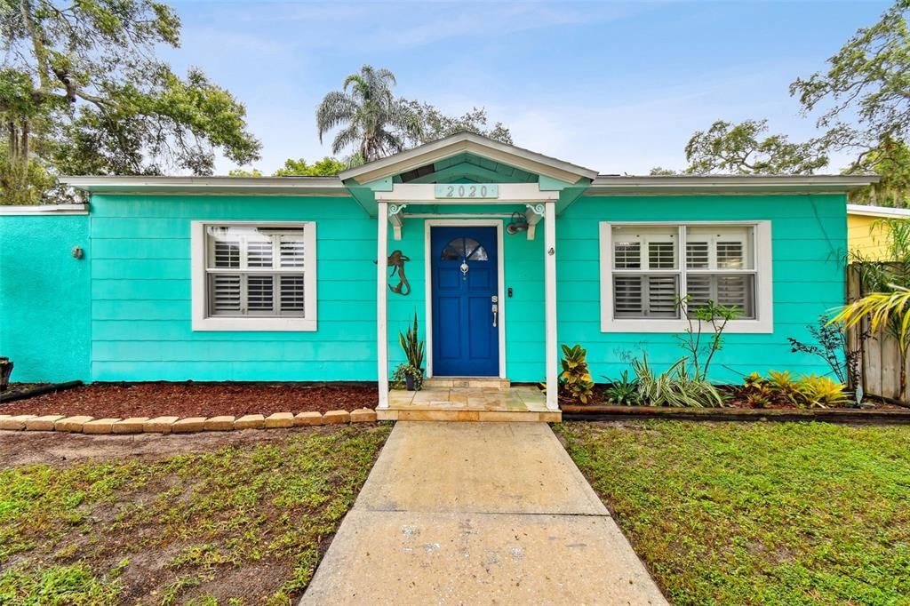 For Sale: $342,000 (2 beds, 1 baths, 876 Square Feet)