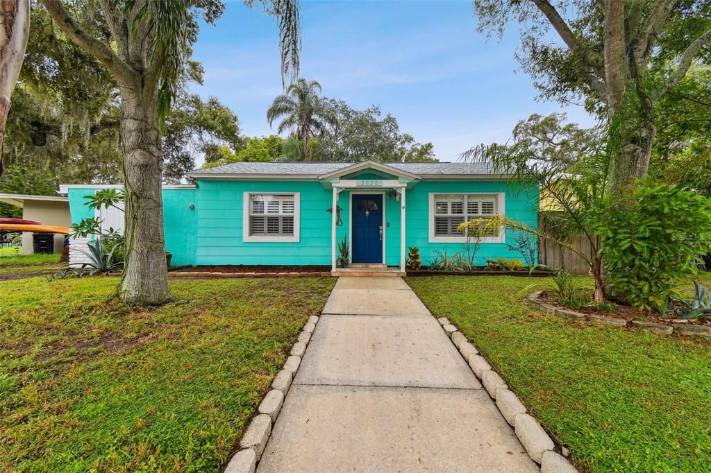 For Sale: $342,000 (2 beds, 1 baths, 876 Square Feet)