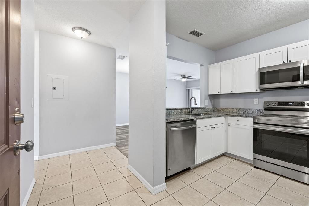 For Rent: $1,900 (3 beds, 2 baths, 1151 Square Feet)