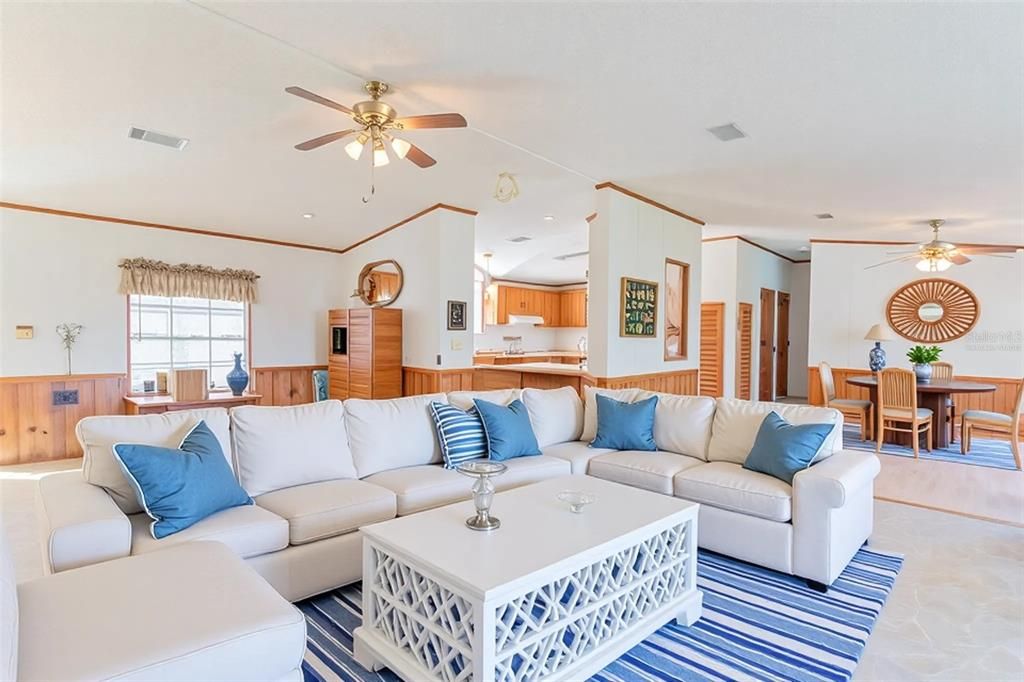 For Sale: $275,000 (3 beds, 2 baths, 1728 Square Feet)