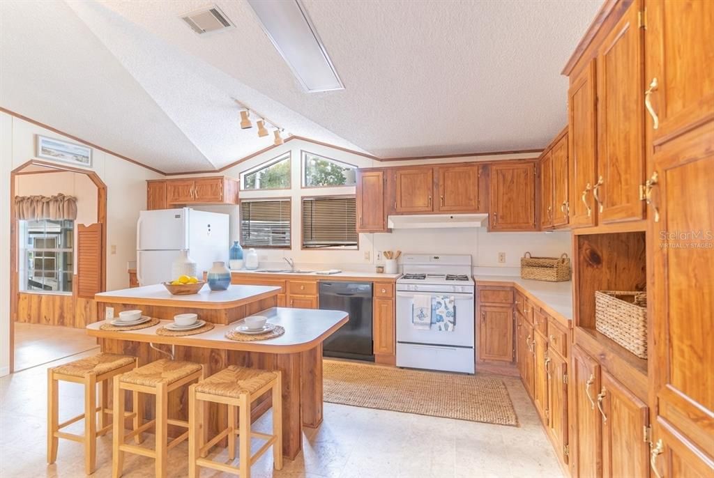 For Sale: $275,000 (3 beds, 2 baths, 1728 Square Feet)