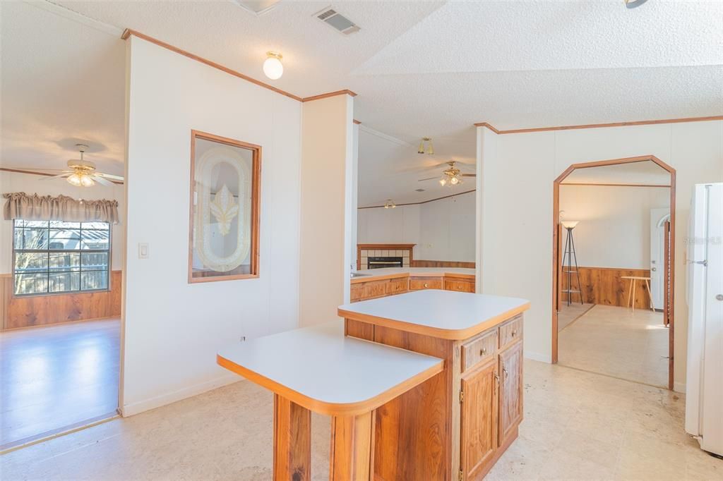 For Sale: $275,000 (3 beds, 2 baths, 1728 Square Feet)