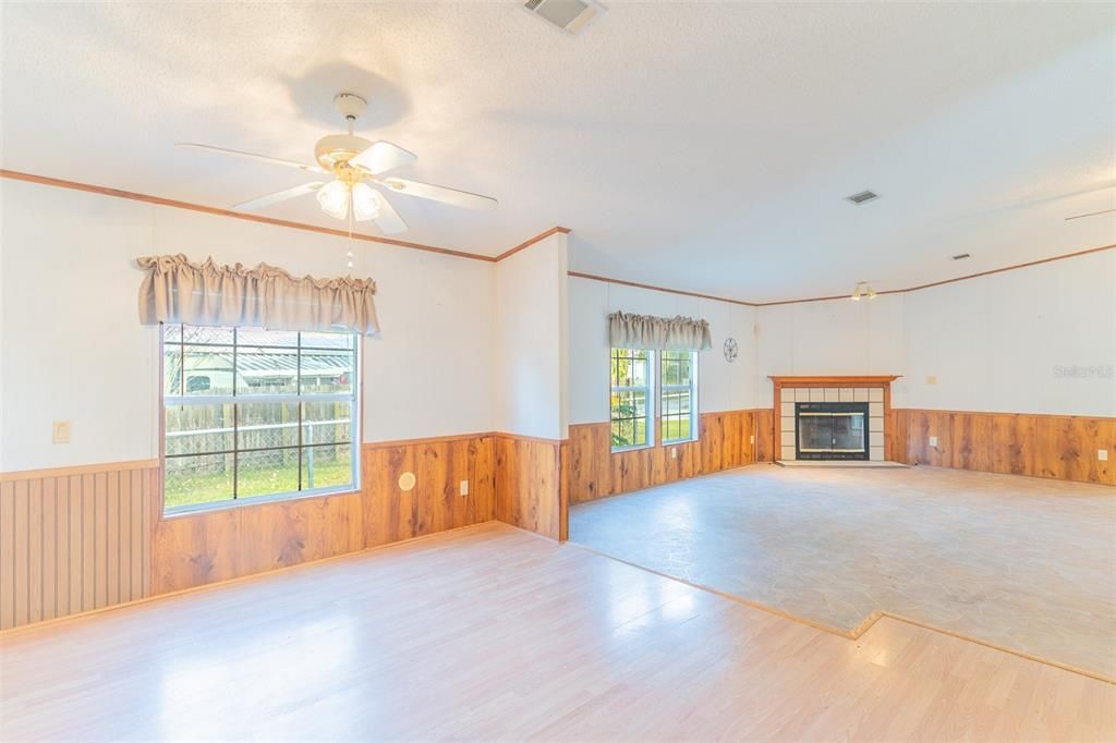 For Sale: $275,000 (3 beds, 2 baths, 1728 Square Feet)