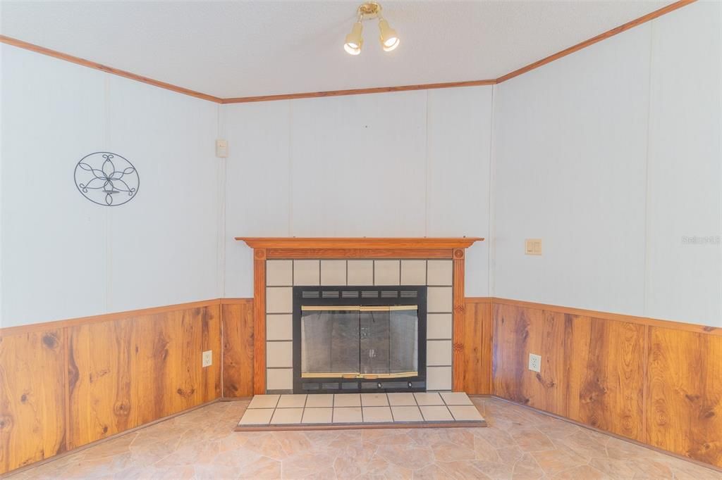 For Sale: $275,000 (3 beds, 2 baths, 1728 Square Feet)