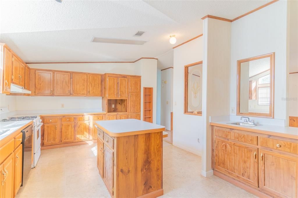 For Sale: $275,000 (3 beds, 2 baths, 1728 Square Feet)