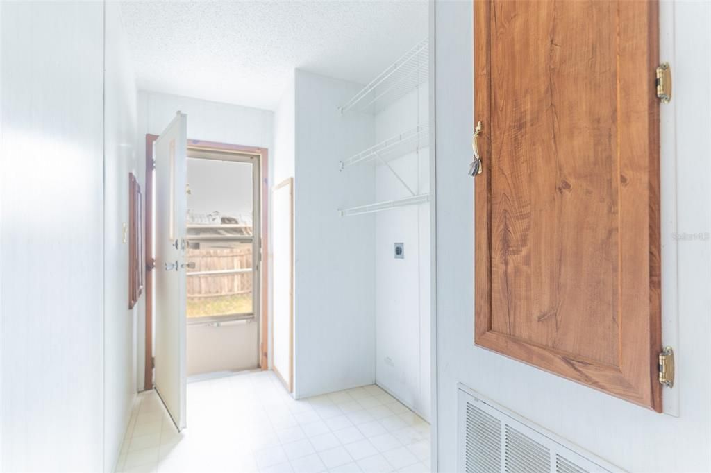 For Sale: $275,000 (3 beds, 2 baths, 1728 Square Feet)