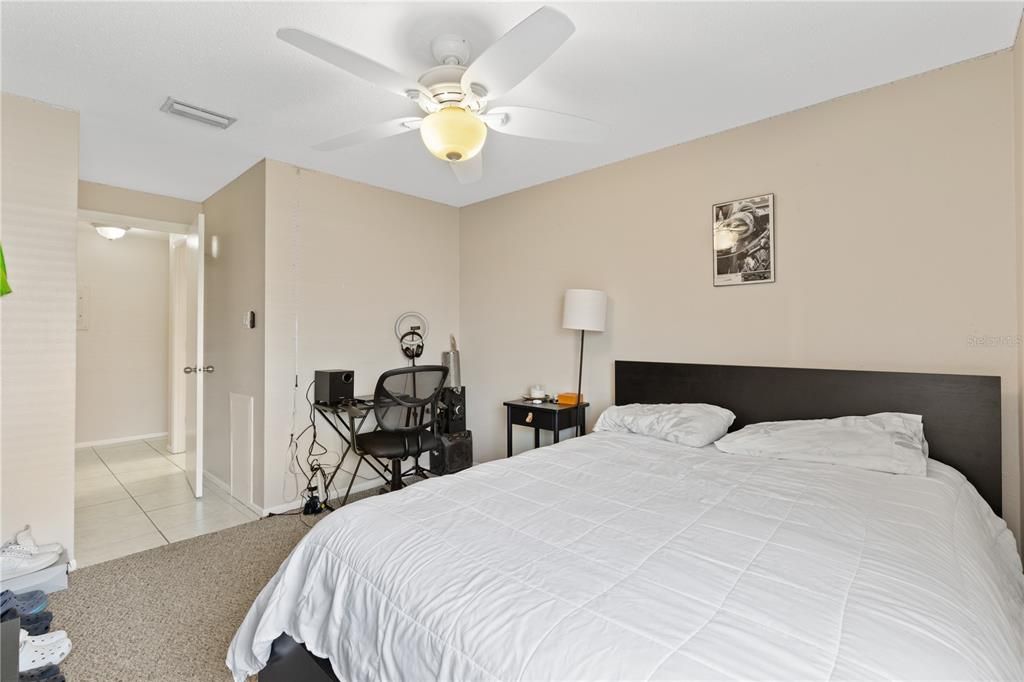 For Sale: $230,000 (2 beds, 2 baths, 885 Square Feet)