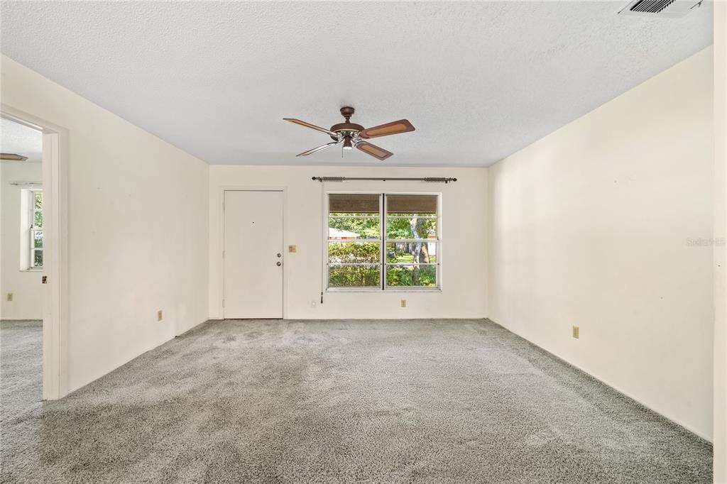 For Sale: $285,777 (2 beds, 2 baths, 1040 Square Feet)