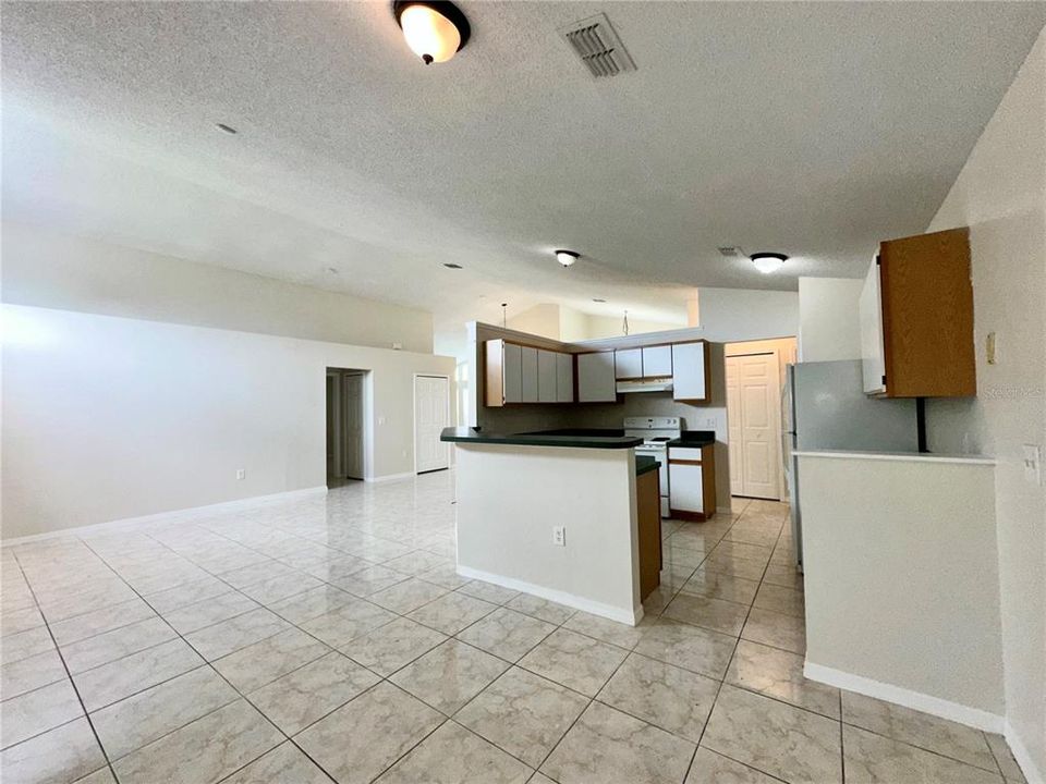 For Rent: $1,795 (3 beds, 2 baths, 1779 Square Feet)