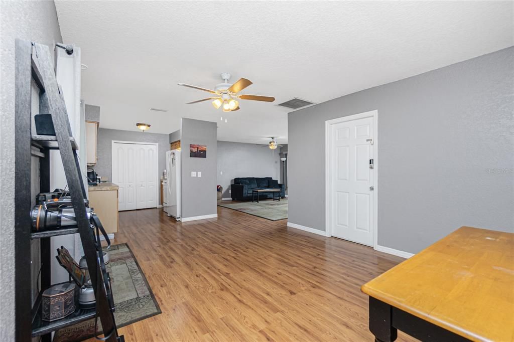 For Sale: $310,000 (3 beds, 2 baths, 1287 Square Feet)