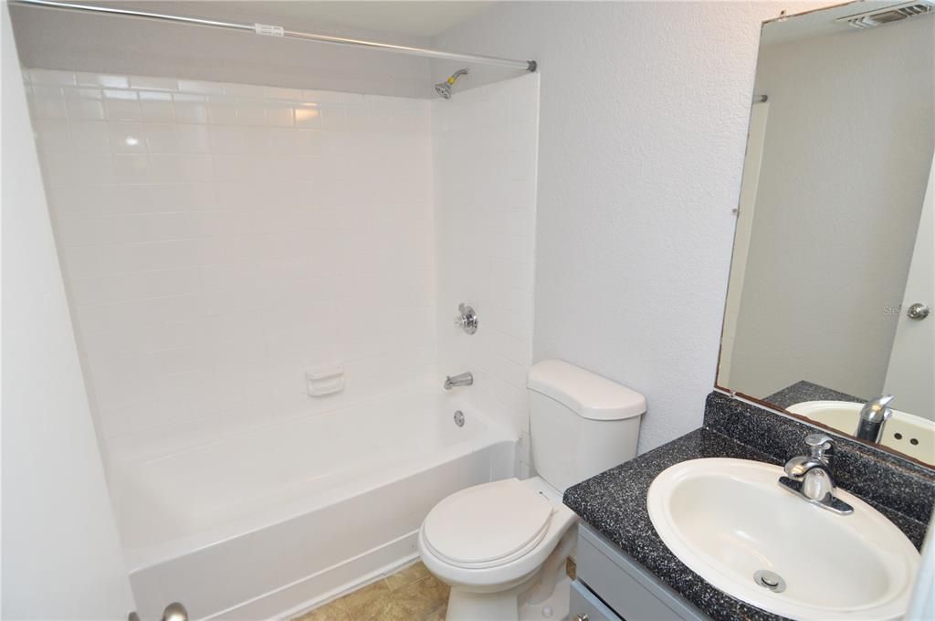 Active With Contract: $1,465 (1 beds, 1 baths, 822 Square Feet)