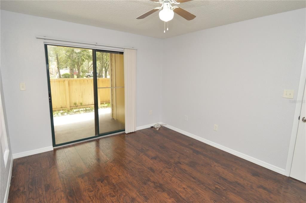 Active With Contract: $1,465 (1 beds, 1 baths, 822 Square Feet)